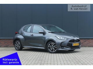 Toyota Yaris 1.5 Hybrid Dynamic I Navigatie I Allseason banden I NL-auto