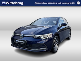 Volkswagen Golf 1.4 eHybrid Style / Carplay / Elec trekhaak / Parkeersensoren voor en achter