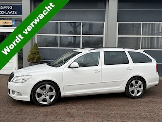 Skoda Octavia Combi 1.8 TSI Elegance Business Line Automaat EXPORT Megatronic probleem Bj 2010 161pk yongtimer Navi,Trekhaak,17inch,Camera,Cruise