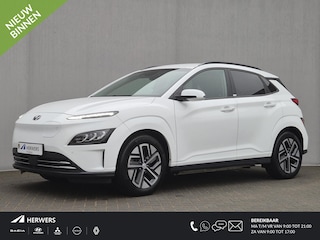 Hyundai Kona EV Premium 64 kWh Automaat / Accu SOH 100% / Fabrieksgarantie tot 09-2026 / Dealer onderhouden / Head Up Display HUD / WLTP bereik 484 km bereik stad 660 km / Stuur en Stoel verwarming / Warmtepomp / Adaptief CC /
