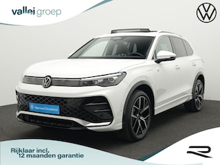 Volkswagen Tiguan 1.5 eHybrid 272 pk DSG R-Line Edition | Panoramadak | Trekhaak | Adaptief onderstel | Achteruitrijcamera | Massage