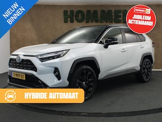 Toyota RAV4 2.5 Hybrid Style - ORIGINEEL NEDERLANDSE AUTO - BI-TONE - AFKOMSTIG VAN 1E EIGENAAR  - NAVIGATIE -ELEKTRISCHE ACHTERKLEP - DRAADLOZE TELEFOONLADER -ELEKTRISCHE BESTUURDERSSTOEL - JBL AUDIO - CAMERA IN BINNENSPIEGEL - 360 GRADEN CAMERA - DODEHOEK DETECTIE - ALARM KLASSE 3 - BEARLOCK BEVEILIGING - THUISKOMER