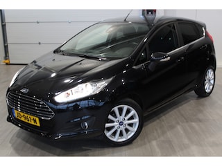 Ford Fiesta 1.0-100pk EcoBoost Titanium 5drs. Keurige Ford Fiesta. Uitgebreide fotoreportage volgt ! Volautm. airco, cruise cntrl, voorraamverw., navigatie, telefoonvoorb., Sony soundsyst., r/cd, parkeersens. achter, achterklepspoiler, trekhaak + afneemb. kgl, etc.
