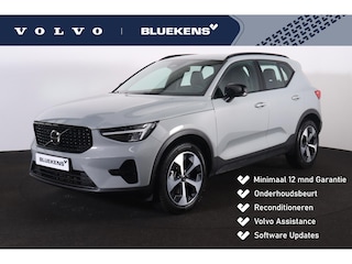 Volvo XC40 B4 Plus Dark - IntelliSafe Assist & Surround - Harman/Kardon audio - Parkeercamera achter - Verwarmde voorstoelen & stuur - Parkeersensoren voor & achter - Elektr. bedienb. voorstoelen met geheugen links - Draadloze tel. lader - Elektr. inklapbare trekhaak - 19' LMV