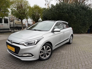 Hyundai i20 1.2 (4 cil.), AIRCO, Navigatie, Achteruitrijcamera, Cruise Control, Panoramadak, Stoel- & Stuurverwarming, Lm.velgen