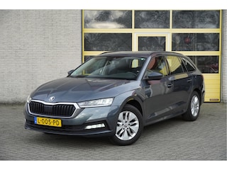 Skoda Octavia Combi 1.0 e-TSI Automaat! Business Edition BJ2021 Lmv 16" | Led V+A | Pdc | Navi | Dynamische knipperlichten | Trekhaak | Elek. achterklep | App-Connect | Virtual cockpit | Climate control | Cruise control | Getint glas