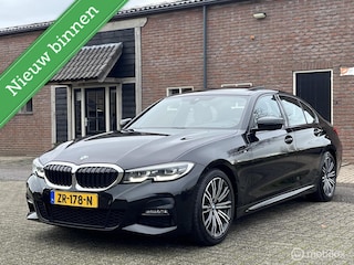 BMW 320i High Executive M-Sport Edition Glasdak Led HiFi