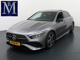 Mercedes-Benz A-klasse 200 AMG Line FACELIFT | 163PK | Night-pakket | Panoramadak | Ambienteverlichting | Dodehoek | Mountaingrau | Rijklaar + 12 mnd BOVAG garantie