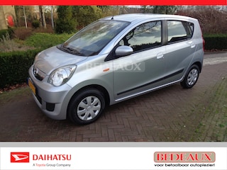 Daihatsu Cuore 1.0 51KW 5D Premium Airco bij Daihatsu dealer met 12 maanden Bovag garantie.
