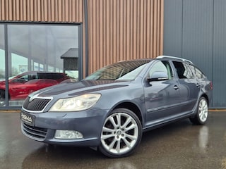 Skoda Octavia Combi 1.8 TSI Elegance Business Line Automaat | DSG | Xenon | Clima | Trekhaak | Navi