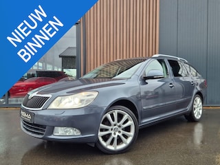Skoda Octavia Combi 1.8 TSI Elegance Business Line Automaat | DSG | Xenon | Clima | Trekhaak | Navi