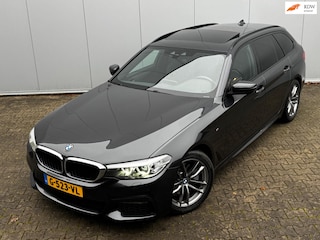 BMW 5-serie Touring 520i M-SPORT HIGH EXECUTIVE PANORAMADAK STOELVERWARMING LEDER M PAKKET VIRTUAL AMBIANCE TREKHAAK