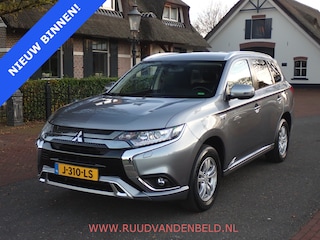 Mitsubishi Outlander 2.4 PHEV Pure KEYLESS/TREKHAAK/CAMERA/CARPLAY