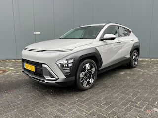 Hyundai Kona 1.6 GDI 141pk HEV Comfort Smart | Camera | Draadloos carplay | Climate control | Adaptive cruise control | Dodehoekdetectie | Elektrische achterklep | Full Led koplampen | 18'' velgen | Stuurverwarming | Stoelverwarming
