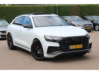 Audi Q8 55 TFSI quattro Pro Line Plus / Trekhaak / Panoramadak / 360Camera / Achterasbesturing / Softclose / 22'' / B&O / Sfeerverlichting / Dodehoek / DAB / Stoelverwarming / ACC