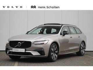 Volvo V90 T6 350PK Plug-in hybrid AWD Ultra Dark | Adaptieve Cruise Control met Pilot Assist | Verwarmde Stoelen Voor&Achter | Verwarmbaar Stuurwiel | Panoramisch Schuif-/kanteldak | Gelamineerde zijruiten en achterruit | Harman Kardon | Head-Up Display | Semi- Elektrische Trekhaak | 360º Camera | All-Seasonbanden | Blind Spot Information System | Verwarmbare achterbank | 19" Lichtmetalen wielen