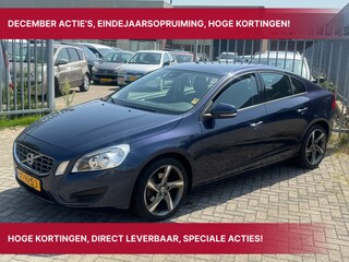 Volvo S60 1.6 T4 Kinetic 180PK AUTOMAAT! Navi l Cruise l LED l Airco ECC! 1e eigenaar l NL AUTO DEALER OH l NIEUWSTAAT!