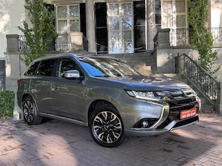 Mitsubishi Outlander PHEV Instyle Autom Navi Camera 360C Xenon Leder Stoelverw Climate Cruise Ctr Full Options