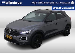 Volkswagen T-Roc 1.5 TSI Sport / AUTOMAAT/ PANO/ BLACK STYLE/ BEATS AUDIO/ CAMERA/ PARK. SENSOREN/ STOELVERWARM./ LED/ DIGITAL DASHBOARD/ ELEK. ACHTERKLEP/ NAVI/ CLIMA/ 19" LMV