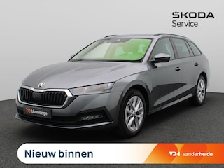 Skoda Octavia Combi 1.4 TSI iV PHEV Business Edition 204PK DSG SOH 92%, Matrix LED-Verlichting, Achteruitrijcamera, Navi via Apple Carplay/Android Auto, Stoel-Stuurverwarming, Voorruitverwarming, Cruise Controle, 17" LM Velgen