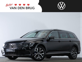 Volkswagen Passat GTE 1.4 TSI 218 PL PHEV Highline | LED matrix IQ | Panoramadak | Trekhaak | 360 Camera | Navigatie PRO |