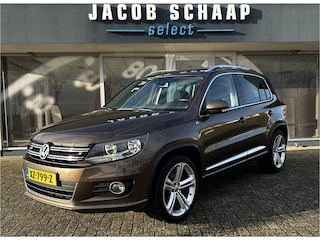Volkswagen Tiguan 1.4 TSI R-Line Edition / Trekhaak (1800 KG) / Keyless / Parkeerhulp / Stoelverwarming / Navigatie / 19'' LM