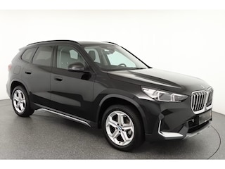 BMW X1 sDrive18iA xLine ** ADAPT. LED, LEDER, PANORAMA, TREKH, ADAPT. CRUISE, ACT. SPORTST ** 1e EIG - Ex BMW-AG - UNFALLFREI ** ** INFORMEER OOK NAAR ONZE AANTREKKELIJKE FINANCIAL-LEASE TARIEVEN **