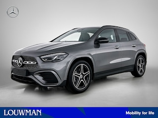 Mercedes-Benz GLA 180 Business Solution AMG | Nightpakket | Trekhaak | Smartphone Integratie | Panoramaschuifdak | Stoelverwarming | Multibeam LED | Keyless-Go comfortpakket |