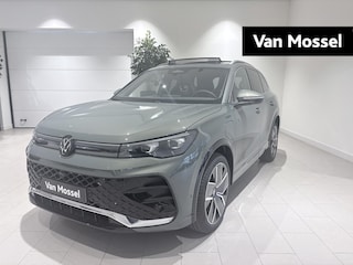 Volkswagen Tiguan 1.5 eHybrid R-Line Edition 204 PK | Trekhaak | 360 Camera | Stoelverwaming | Stuurverwarming | Panoramadak | Navigatie | Apple Carplay | Android Auto | Dodehoeksensoren | Elektrische achterklep | Keyless access |