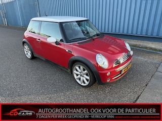 Mini Cooper 1.6 Chili Inruilauto’s tegen vaste prijzen. Voor meer info: 0638140850 Bij de verkoop van gebruikte voertuigen door CD-Cars wordt geen standaard garantie verstrekt. De koper aanvaardt het voertuig in de staat waarin het zich bevindt op het moment van aankoop