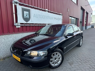 Volvo S60 2.4 Edition // Leer // Trk.hk // PDC // Clima