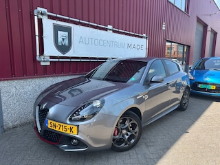 Alfa Romeo Giulietta 1.4 Turbo MultiAir Super // Automaat // Navi // Clima // PDC // Leder