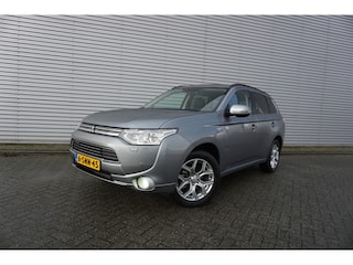 Mitsubishi Outlander 2.0 PHEV Instyle SCHADE RECHTS / AUTOMAAT / Climate / Navi / Cruise / Camera / Pano / Trekhaak / NAP