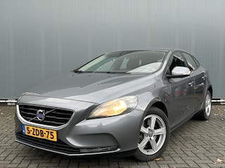 Volvo V40 BJR 2014 2.0 D4 191PK Momentum Business AIRCO ECC | CRUISE | LM VELGEN | CENTR.VERGR. | TREKHAAK | NAVI