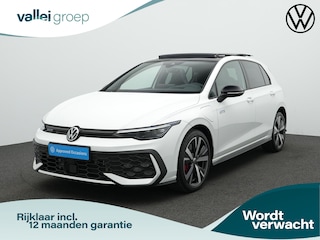 Volkswagen Golf 1.5 eHybrid 272 pk DSG GTE | Panoramadak | Trekhaak | Head-up display | IQ Light | Rondomzicht camera