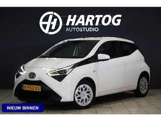 Toyota Aygo 1.0 VVT-i x-play Automaat + DEALER ONDERHOUDEN / CAMERA / APPLE CARPLAY