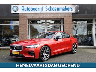 Volvo S60 2.0 T4 R-Design CAMERA LEER CARPLAY MEMORY TREKHAAK-ELEC. STOELVERW. DAB ZWARTE-HEMEL HARMAN&KARDON 2xELEC.VERST.STOELEN 18"LMV ENZ!