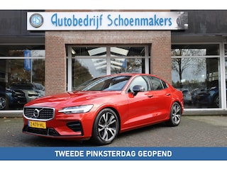 Volvo S60 2.0 T4 R-Design CAMERA LEER CARPLAY MEMORY TREKHAAK-ELEC. STOELVERW. DAB ZWARTE-HEMEL HARMAN&KARDON 2xELEC.VERST.STOELEN 18"LMV ENZ!