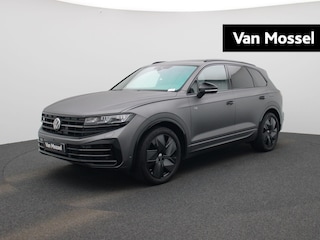 Volkswagen Touareg 3.0 TSi eHybrid 4MOTION R 462 PK | Automaat | V6 | Plug-In | Panoramadak | Nightvision | Luchtvering | Trekhaak | Leder | Servosluiting Portieren | Head-Updisplay | Dynaudio | LED Matrix Koplampen | Mat Grijs