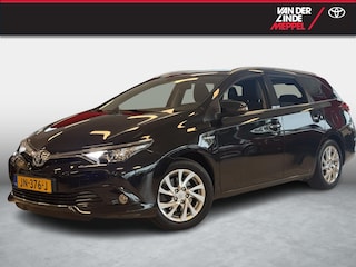 Toyota Auris 1.8 Hybrid Trend Trekhaak Navi Panoramadak