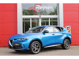 Alfa Romeo Tonale 1.5T 160PK Hybrid Ti | NIEUWE AUTO! | ELEKTRISCH BEDIENBARE VOORSTOELEN MET GEHEUGENFUNCTIE | HARMAN EN KARDON AUDIO | FULL LED KOPLAMPEN | 18" LICHTMETALEN VELGEN | CLIMATE CONTROL | NAVIGATIE | DRAADLOZE APPLE CARPLAY/ANDROID AUTO | ADAPTIVE CRUISE CONTROL | STOEL/STUUR VERWARMING | STOEL VENTILATIE | ELEKTRISCH BEDIENBARE ACHTERKLEP | DRAADLOZE TELEFOONLADER | KEYLESS ENTRY/START | PARKEERSENSOREN VOOR + ACHTER | ACHTERUITRIJ CAMERA |