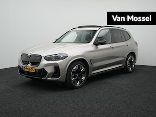 BMW iX3 High Executive 80 kWh | M-Sport | Trekhaak Elektrisch | Apple/Android Play | Adaptive Cruise | Panorama Dak | Head-Up | Keyless | LED | Leder | 360 Camera | Harman Kardon Audio | Shadow Line Pack | 12 Maand BOVAG Garantie! |