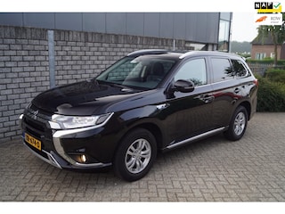 Mitsubishi Outlander 2.4 PHEV Pure 4WD Automaat Leder/Alcantara Navi Camera Apple Carplay Clima Cruise Keyless Entry LMV NL Auto.