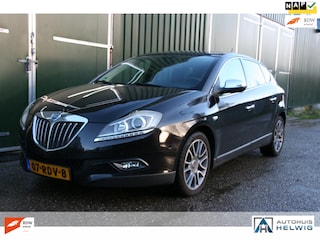 Lancia Delta 1.4 M.air Platino, LEER, AIRCO, NAVIGATIE, PANORAMADAK LEES TEKST