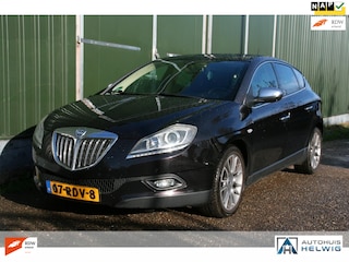 Lancia Delta 1.4 M.air Platino, LEER, AIRCO, NAVIGATIE, PANORAMADAK LEES TEKST