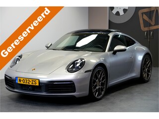 Porsche 911 3.0 Carrera PDK8 INNODRIVE + PANORAMADAK + ADAPT.CRUISE + KRIJT STIKSELS + CAMERA + LICHT DESIGN + STUURBEKRACHTIGING PLUS + SPORTSTOELEN + SPORTUITLAAT + STUUR-&STOELVERWARMING + PDLS + PRIVACY GLASS + PARKSENSOREN V&A + 21"/20" RS SPYDER LM-VELGEN!!