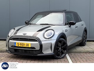 Mini Cooper 1.5 Camden Plus Edition Panoramadak I Navigatie I Apple carplay/Android auto I Stoel verwarming I Stuur verwarming I