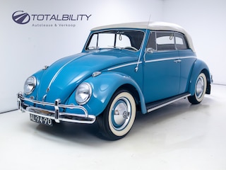 Volkswagen Kever Karmann Cabrio | 1961 | Concoursstaat | volledig gerestaureerd | Gulf Blue, een unieke, bijna nieuwe klassieker