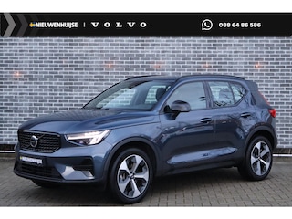 Volvo XC40 2.0 B4 Plus Dark | Adaptieve cruise control | Parkeersensoren voor + achter | Parkeercamera | 19" lichtmetalen velgen | All season banden | Dode hoek detectie | Trekhaak | Reservewiel | Elektr. verwarmbare voorruit | Stoelverwarming | Verwarmd stuurwiel | Elektr. bestuurderstoel incl. memory | Harman Kardon audio |