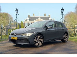 Volkswagen Golf 1.0 TSI LIFE BUSINESS | DEALER OH! | CAMERA | NAVI | 18" LMV | APPLE CARPLAY & ANDROID AUTO | CRUISE | PARKEERSENSOREN V+A | PRACHTIGE STAAT!